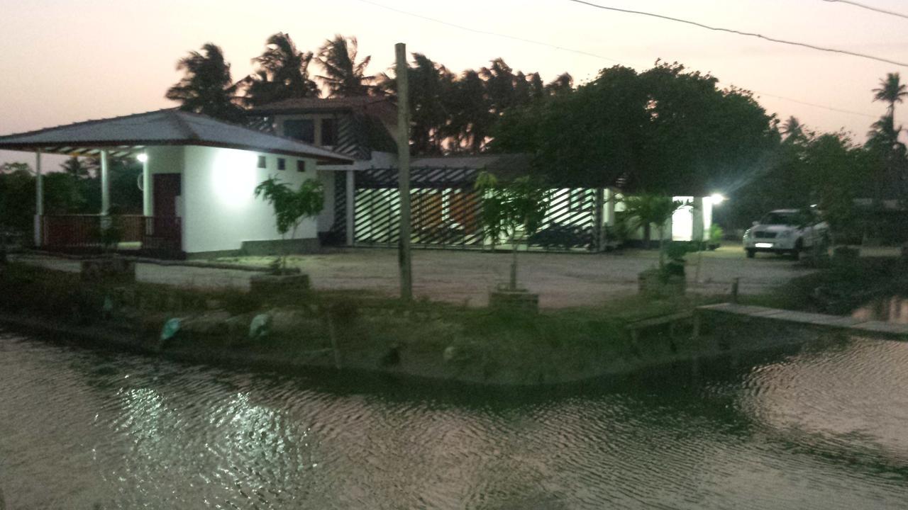 Anoleth Hotel Kalpitiya Exterior photo